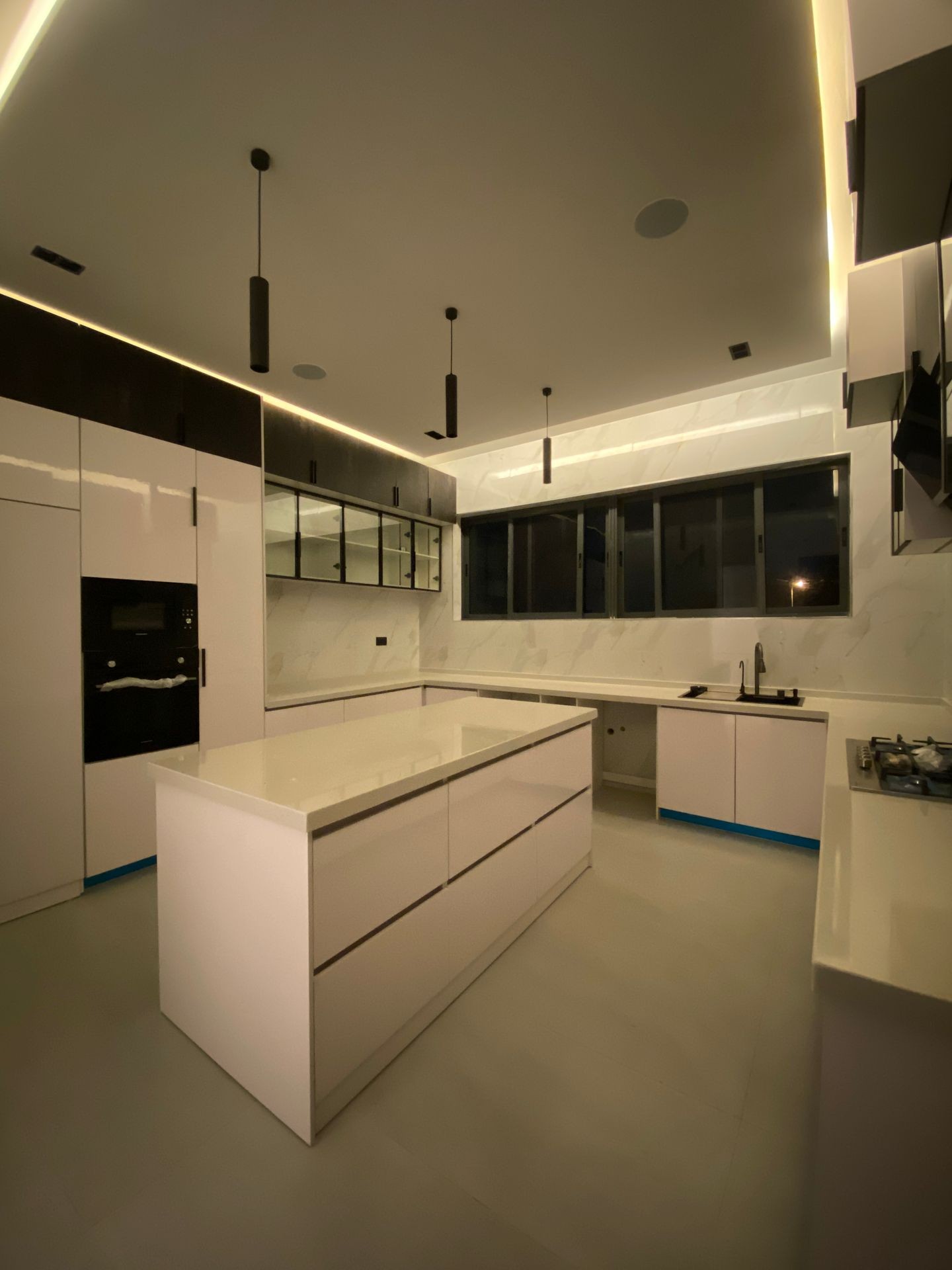 Fully Fitted Kitchen